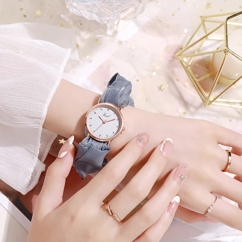 Montre Femme Créative · Bracelet Tissu Coloré · Quartz Élégant.