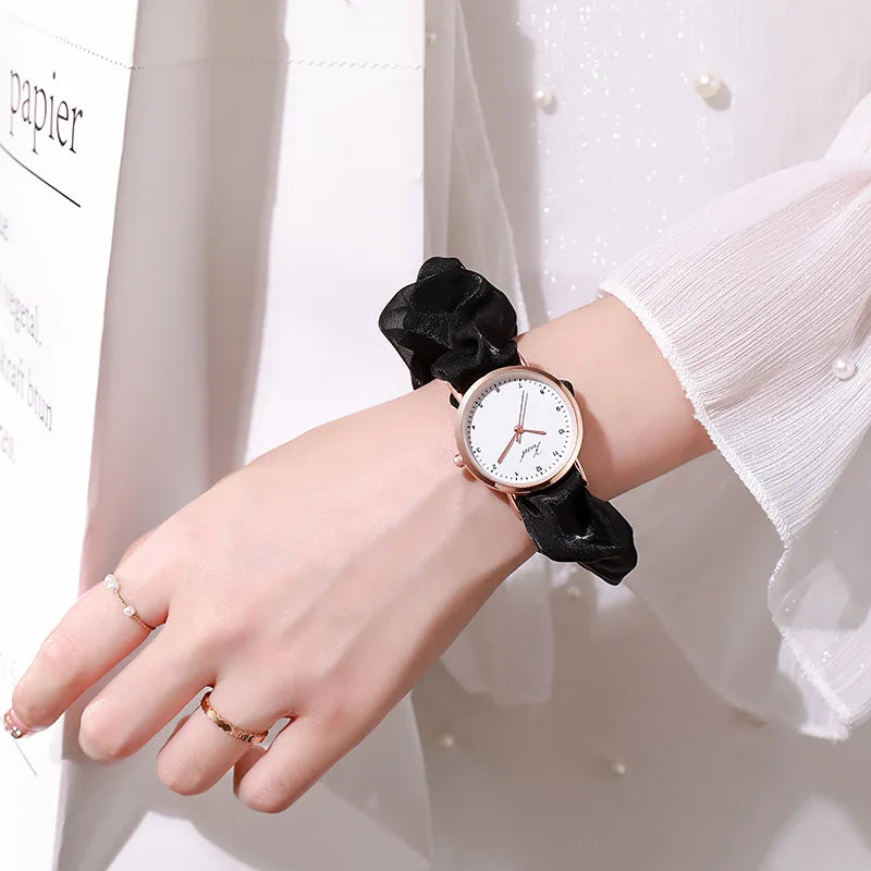 Montre Femme Créative · Bracelet Tissu Coloré · Quartz Élégant.