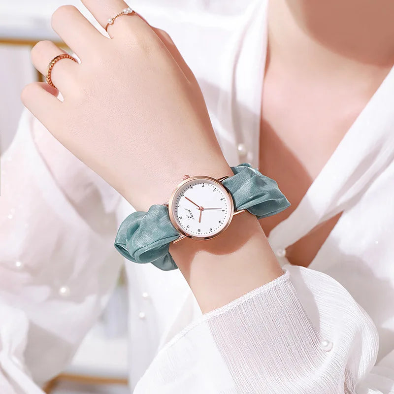 Montre Femme Créative · Bracelet Tissu Coloré · Quartz Élégant.