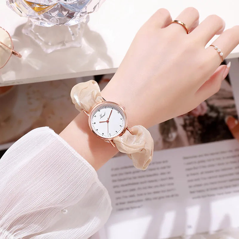 Montre Femme Créative · Bracelet Tissu Coloré · Quartz Élégant.